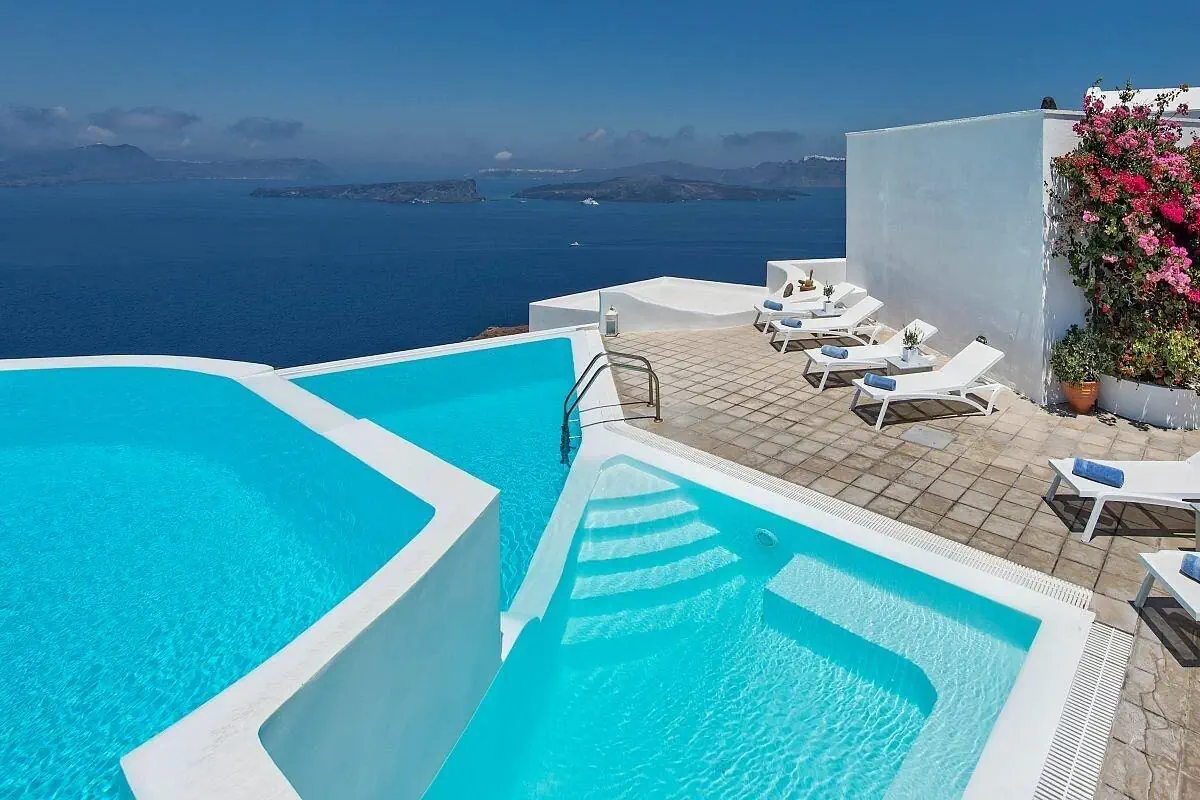 Apanemo Hotel and Suites