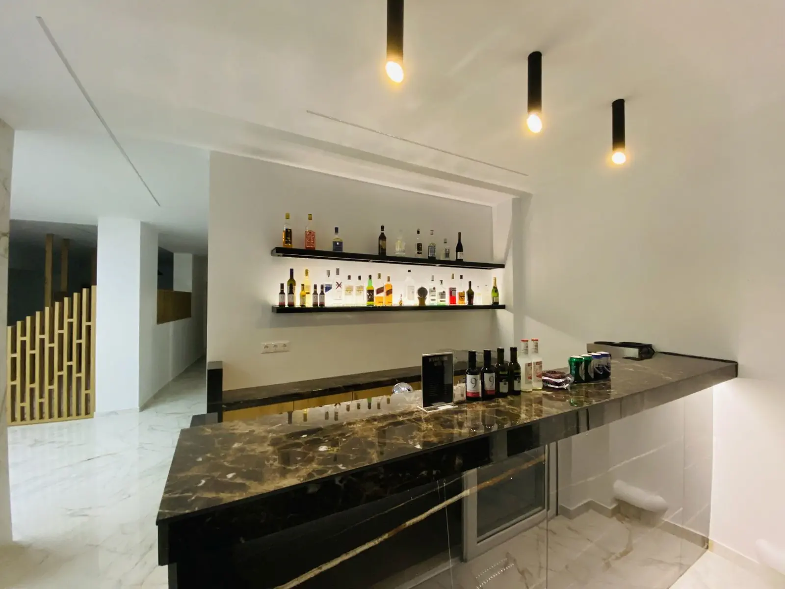 International (Rodos) - zdjęcie 12