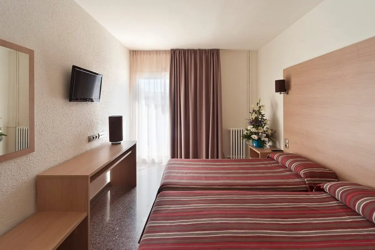 Hotel: DJ LLORET Paryż i Cinque Terre