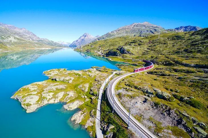 Czerwony pociąg + Vaduz (Liechtenstein) - zdjęcie 8