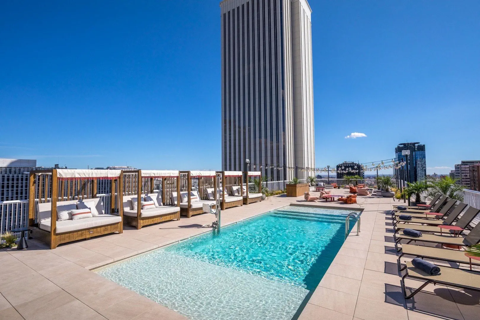 Canopy by Hilton Madrid Castellana (ex. Holiday Inn Madrid - Bernabeu)