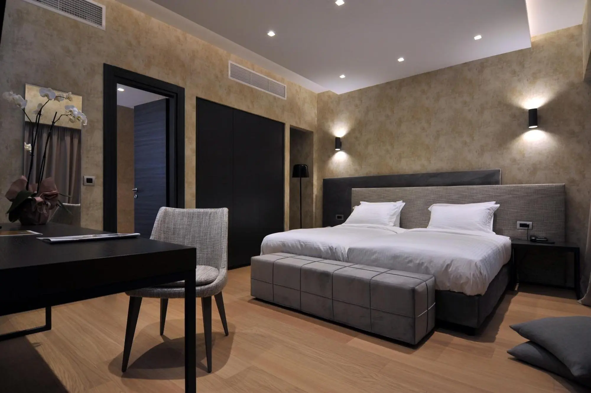 Athenaeum Grand Hotel