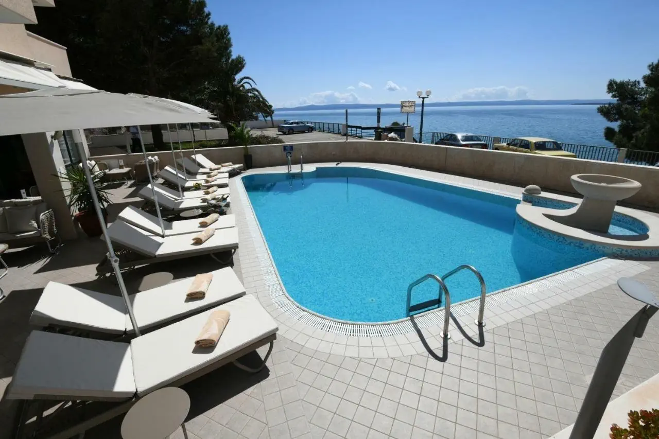 Aparthotel Milenij (Baska Voda)