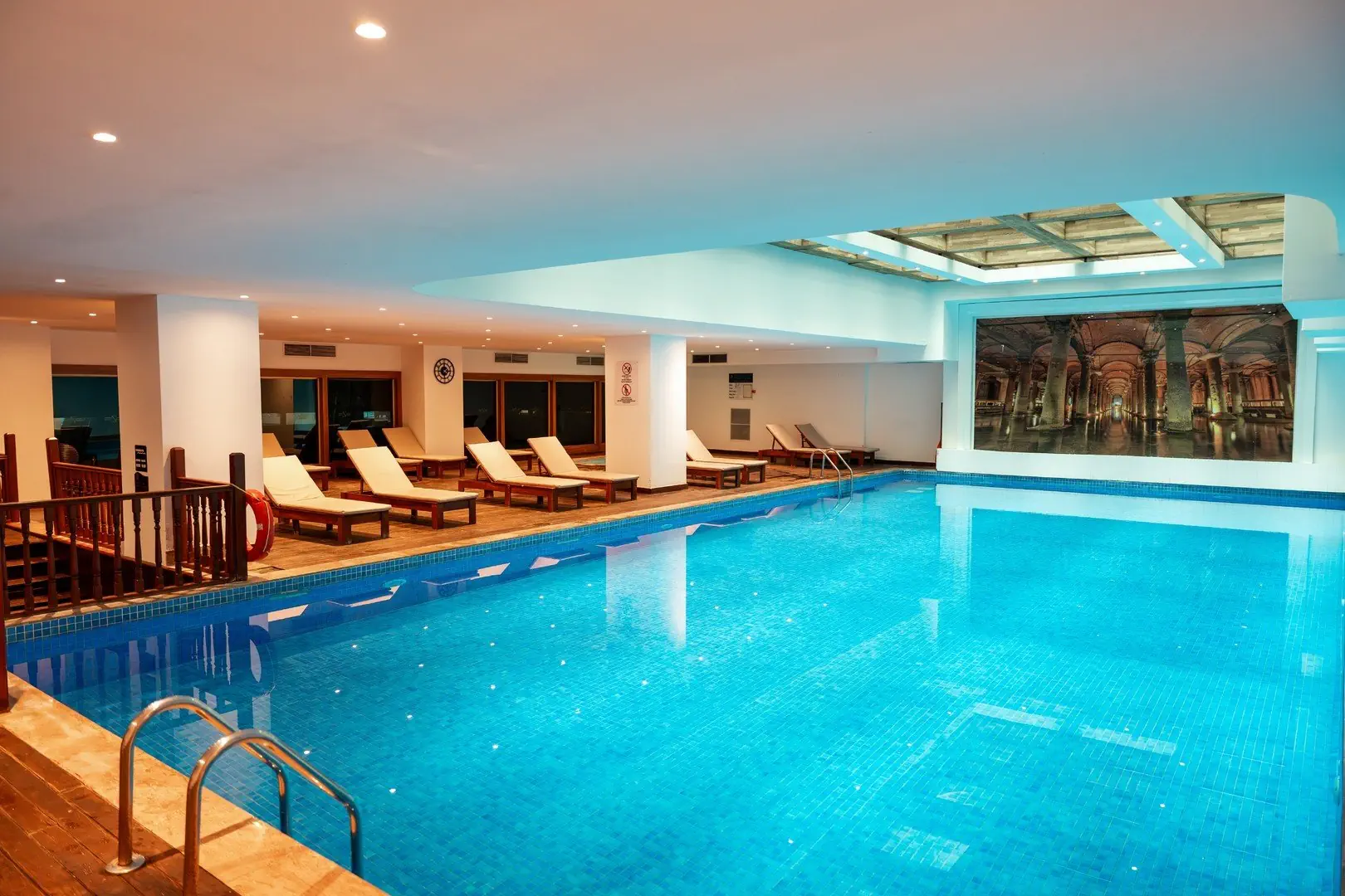 Side Premium by OZ Hotels