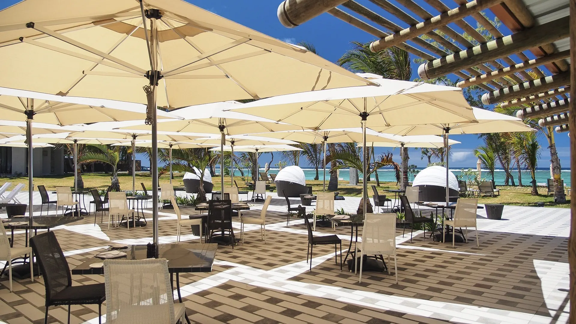 Hotel Crystals Beach Resort & Spa