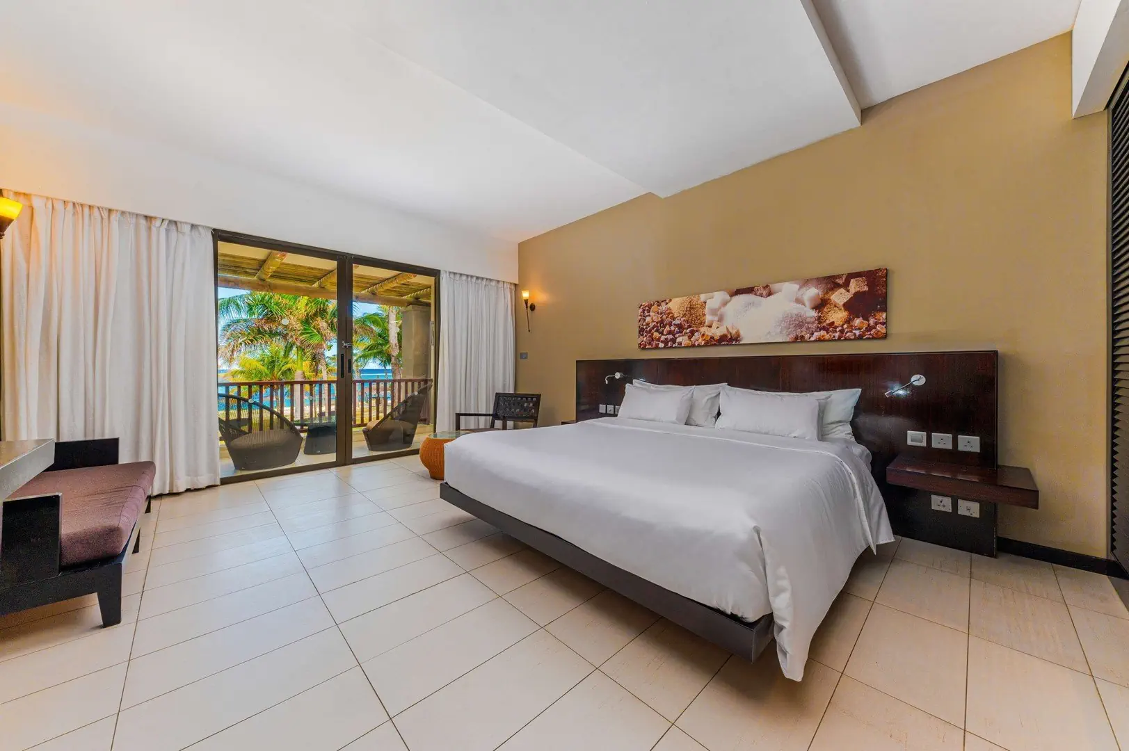 Hotel Crystals Beach Resort & Spa