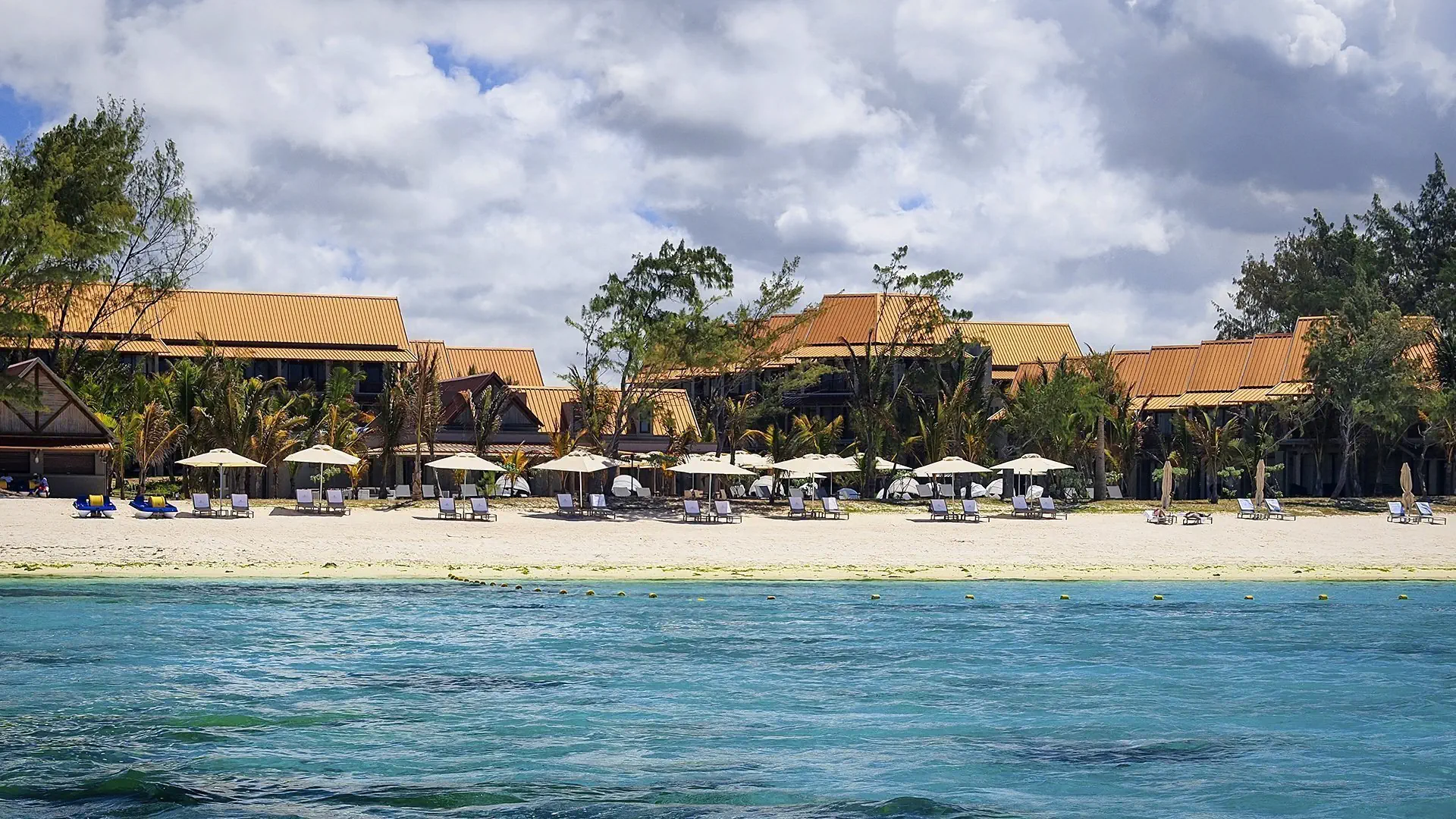 Hotel Crystals Beach Resort & Spa
