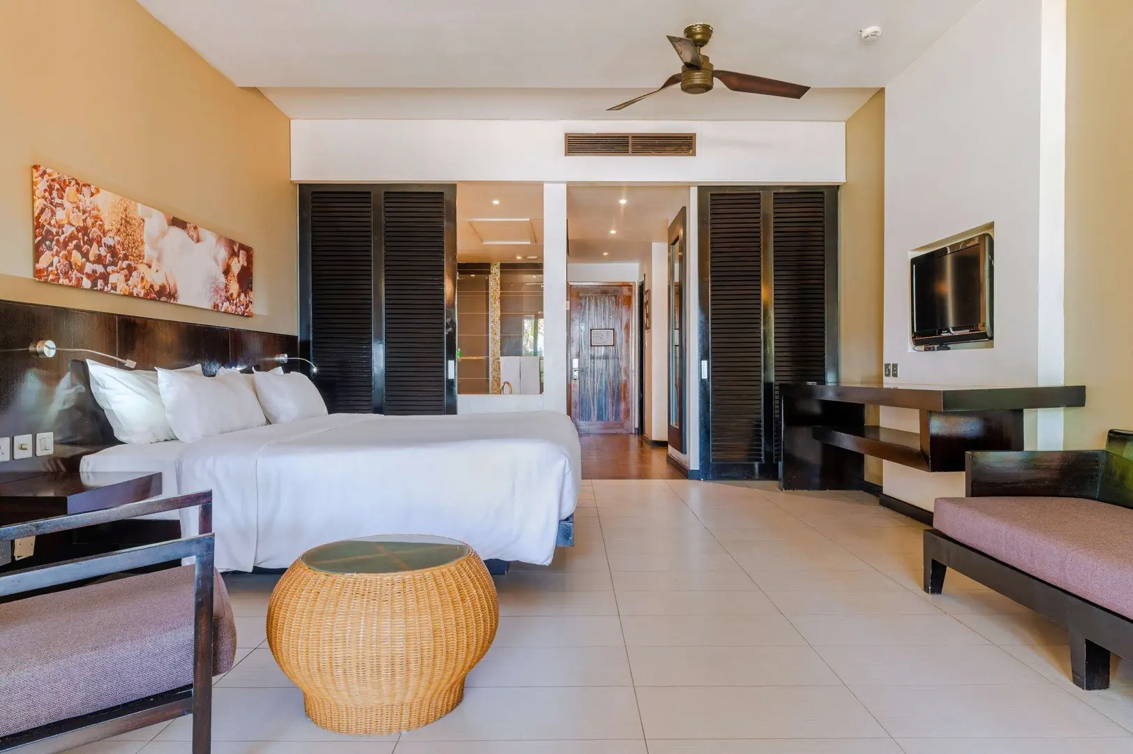 Hotel Crystals Beach Resort & Spa
