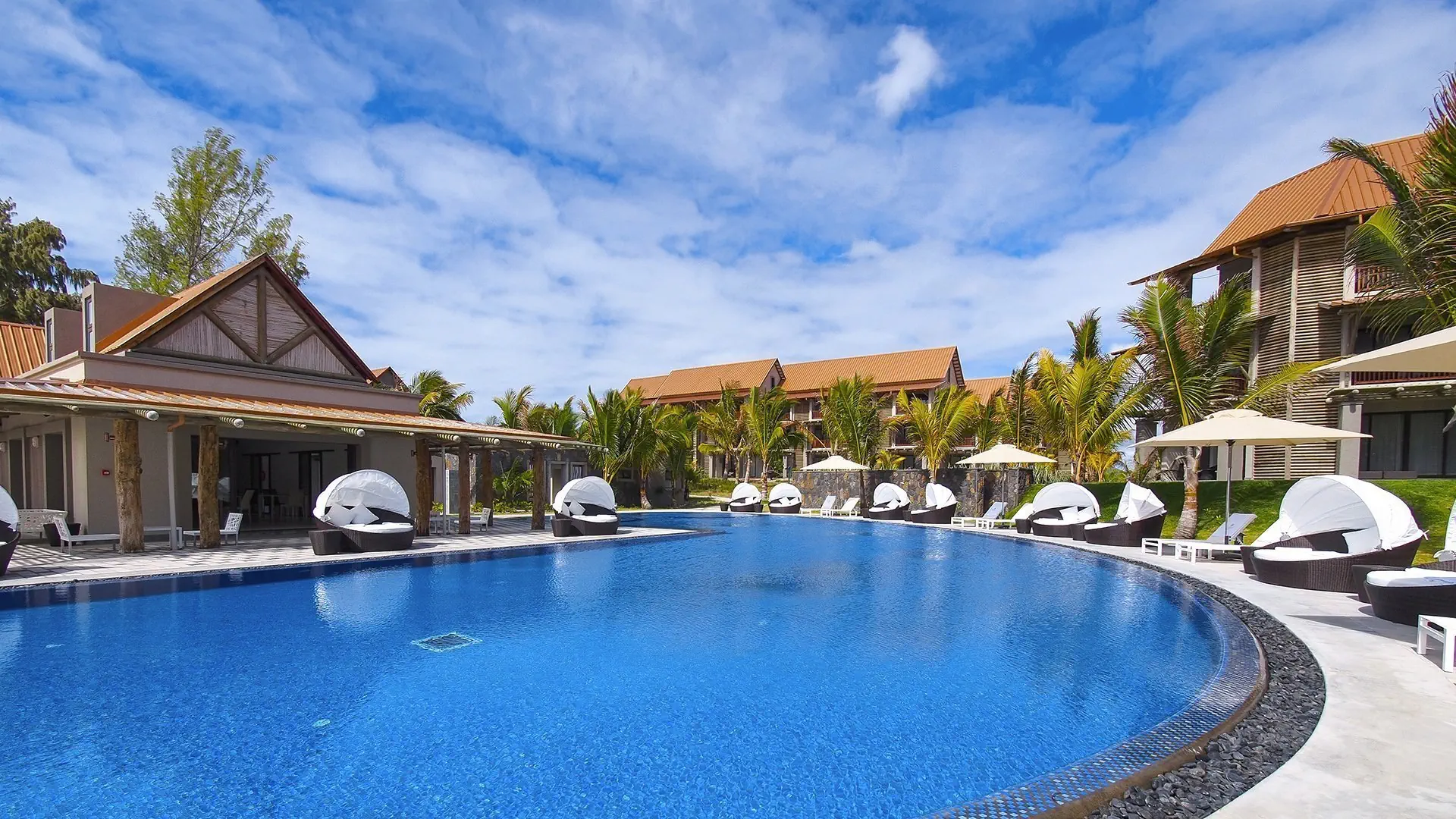 Hotel Crystals Beach Resort & Spa