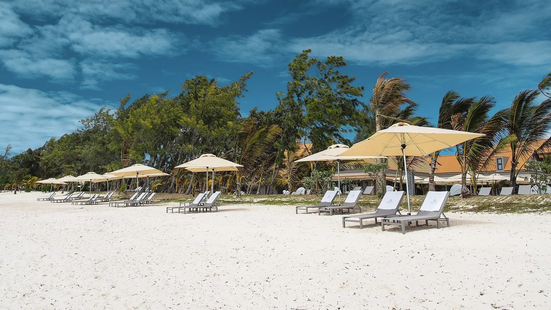 Hotel Crystals Beach Resort & Spa