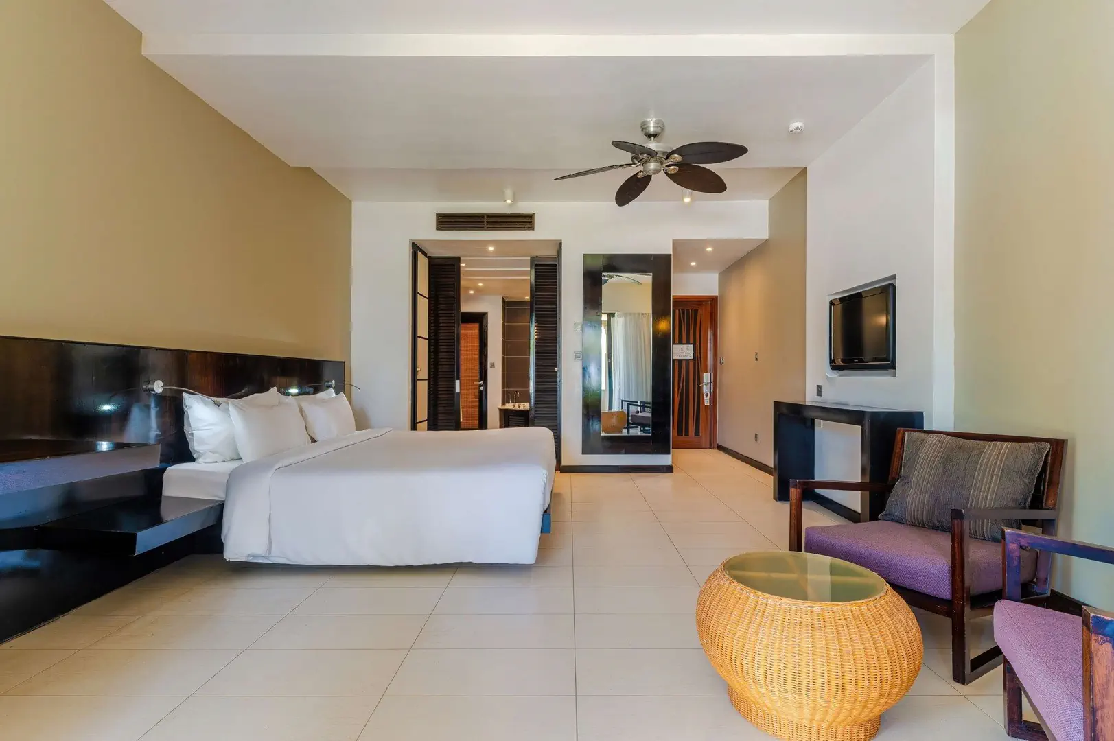 Hotel Crystals Beach Resort & Spa