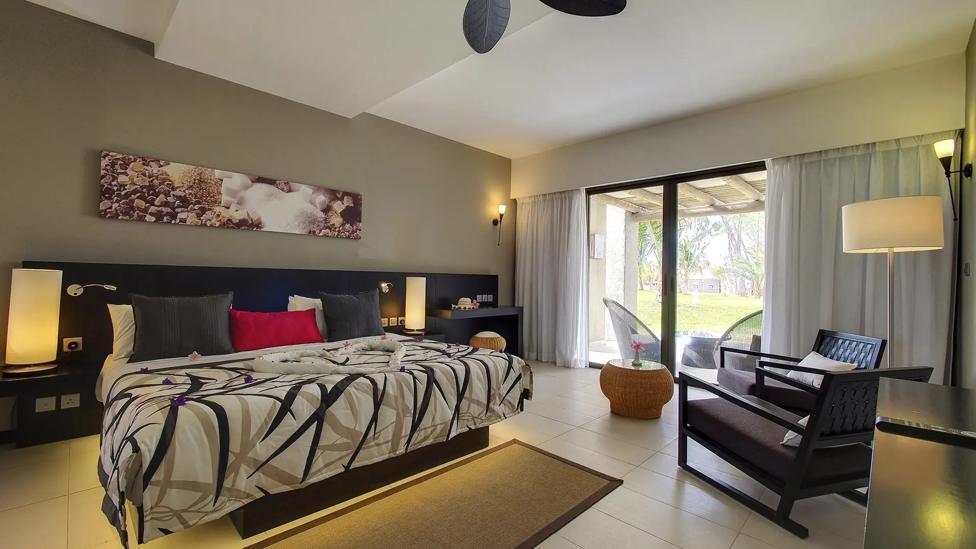 Hotel Crystals Beach Resort & Spa