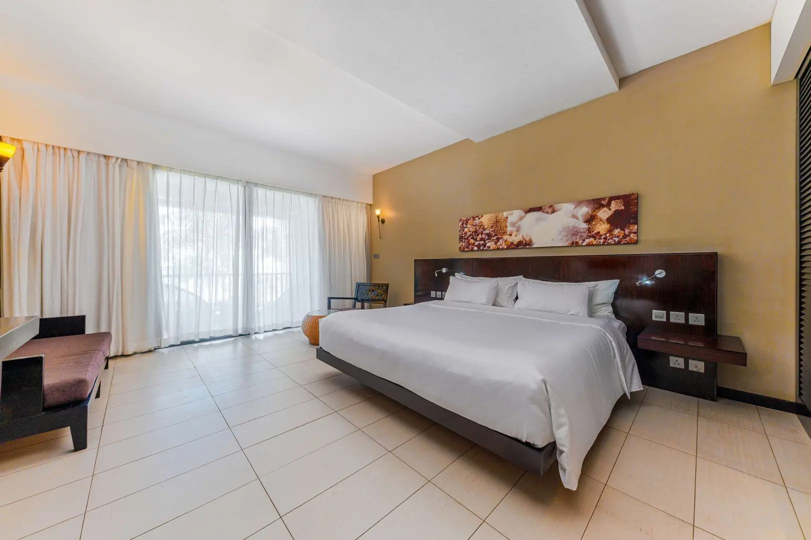 Hotel Crystals Beach Resort & Spa