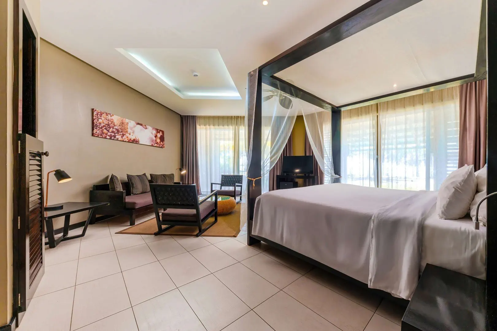 Hotel Crystals Beach Resort & Spa