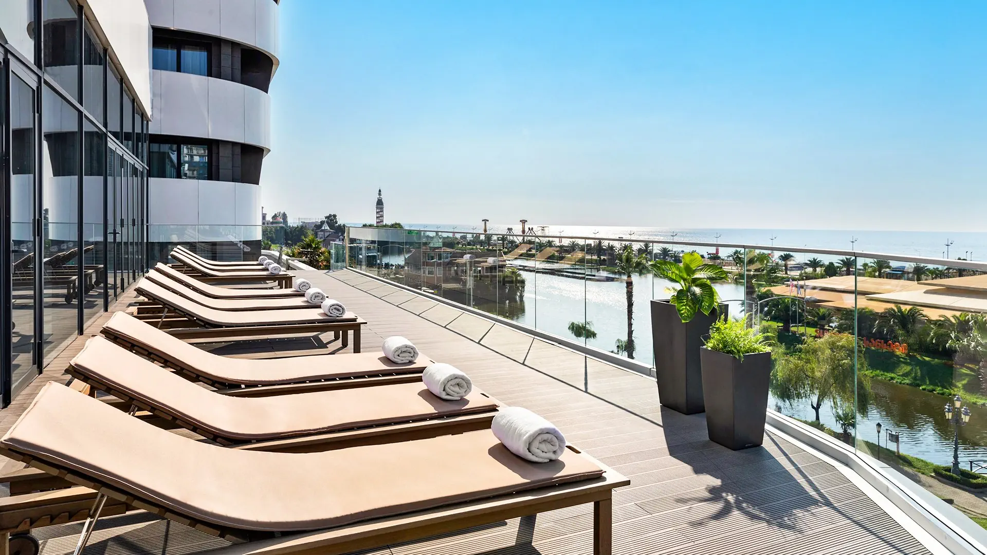 Courtyard by Marriott Batumi - zdjęcie 2