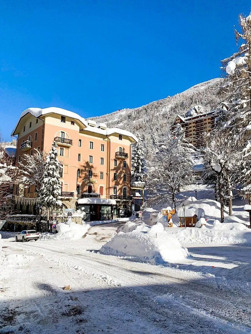Limone Palace