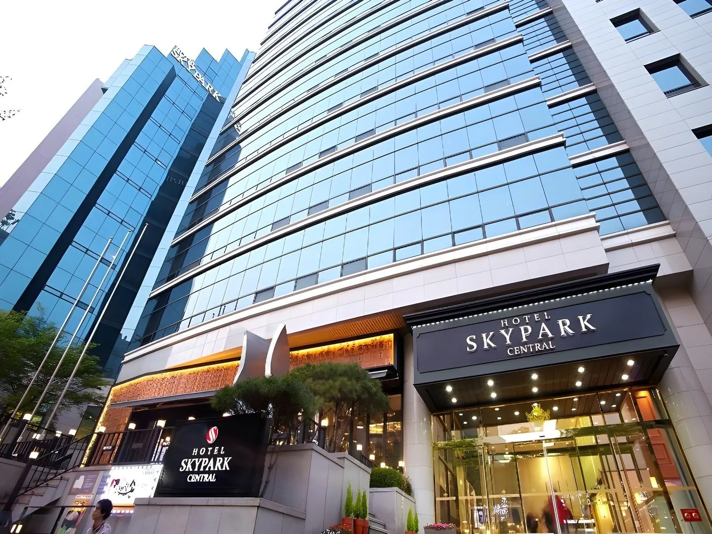 Skypark Central Myeongdong - zdjęcie 2