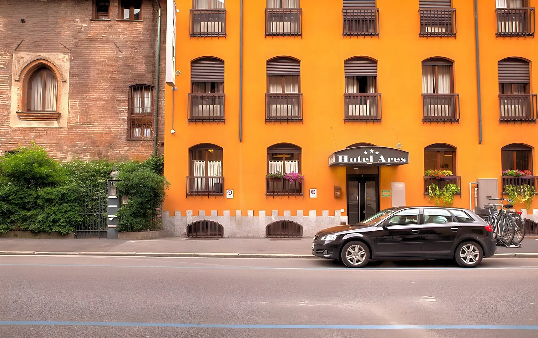 Ares Milano - zdjęcie 3