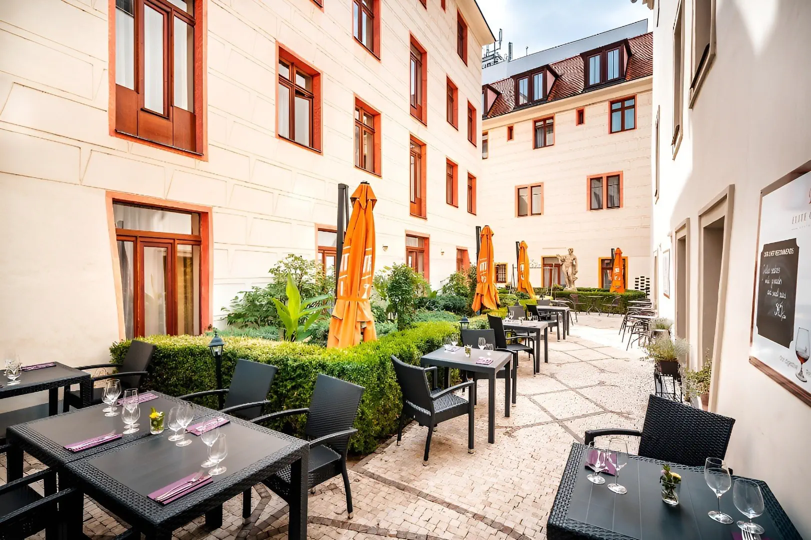 Elite (Praga) - zdjęcie 16