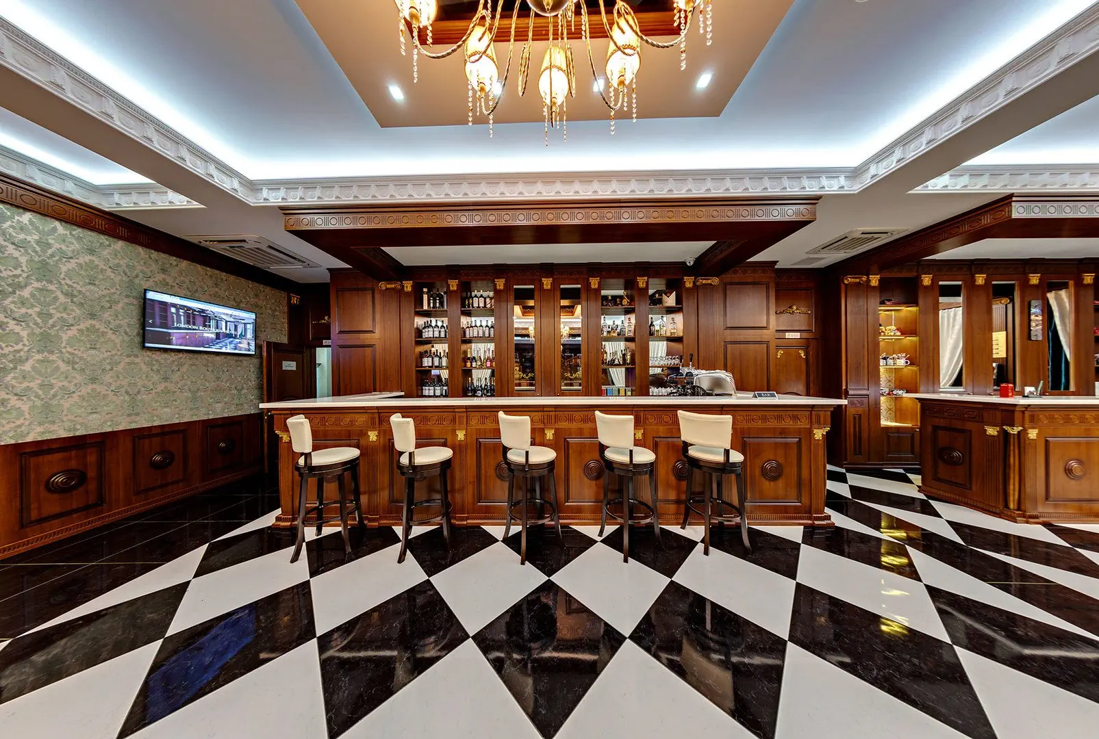 London Boutique - zdjęcie 3