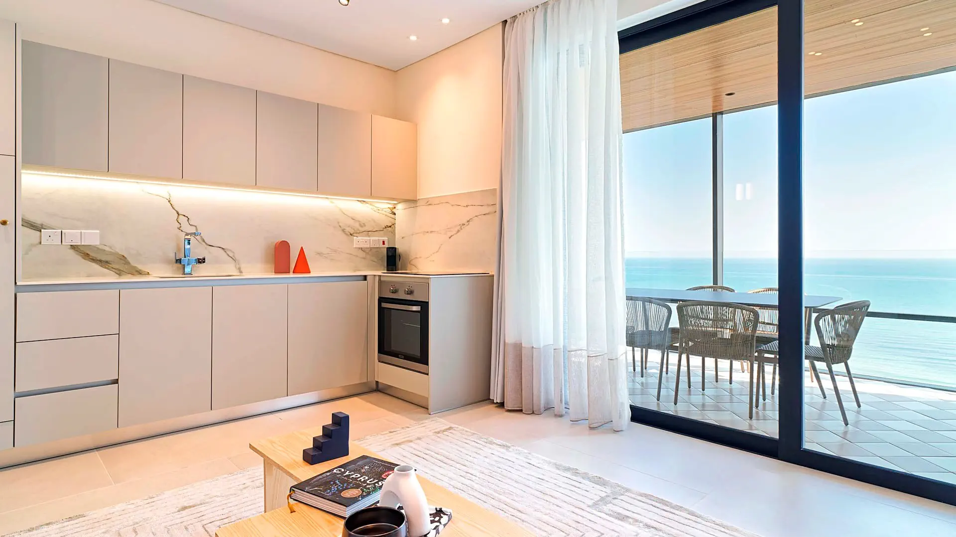 LIV Mackenzie Beach Suites - zdjęcie 20