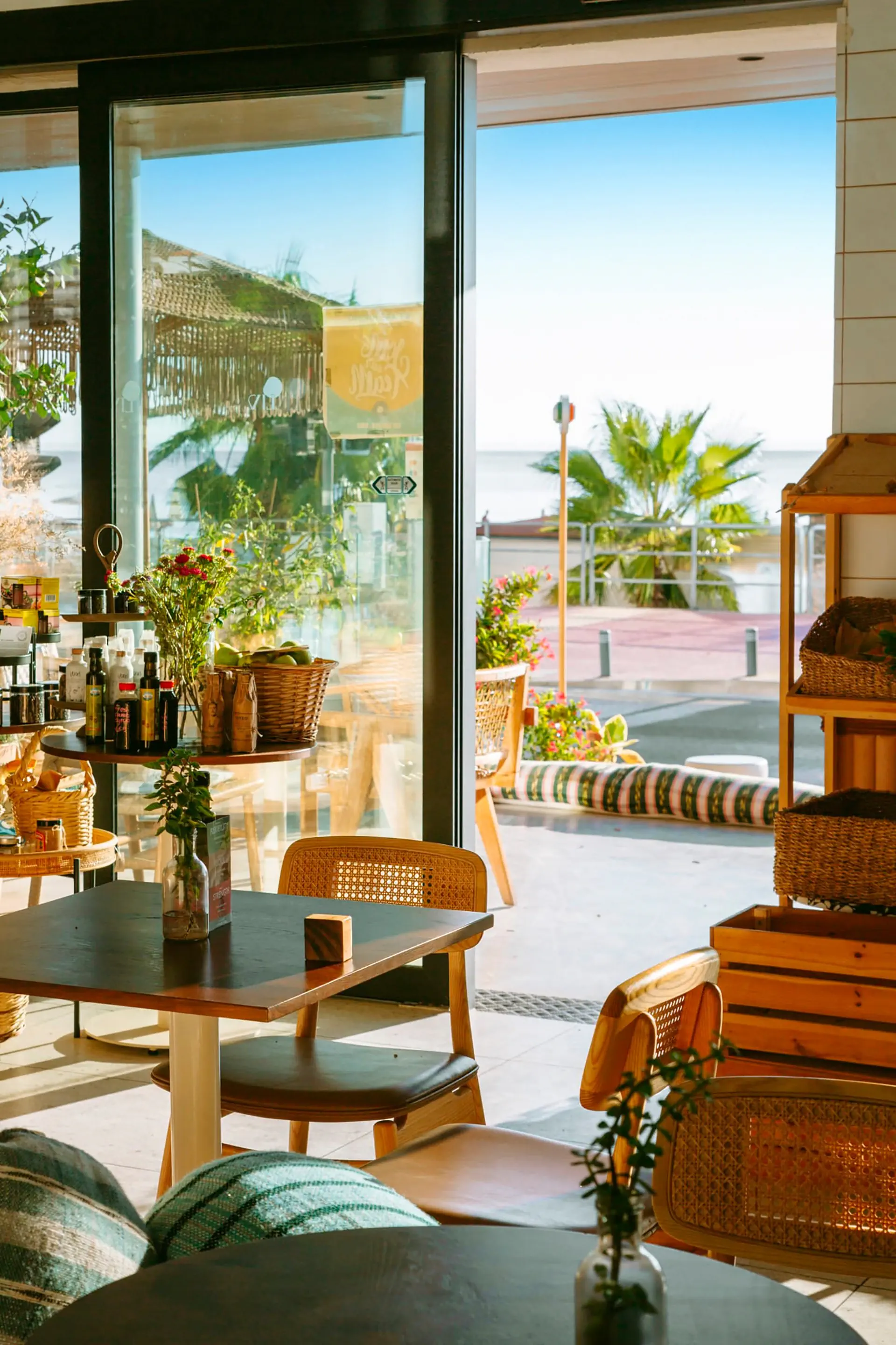 LIV Mackenzie Beach Suites - zdjęcie 5