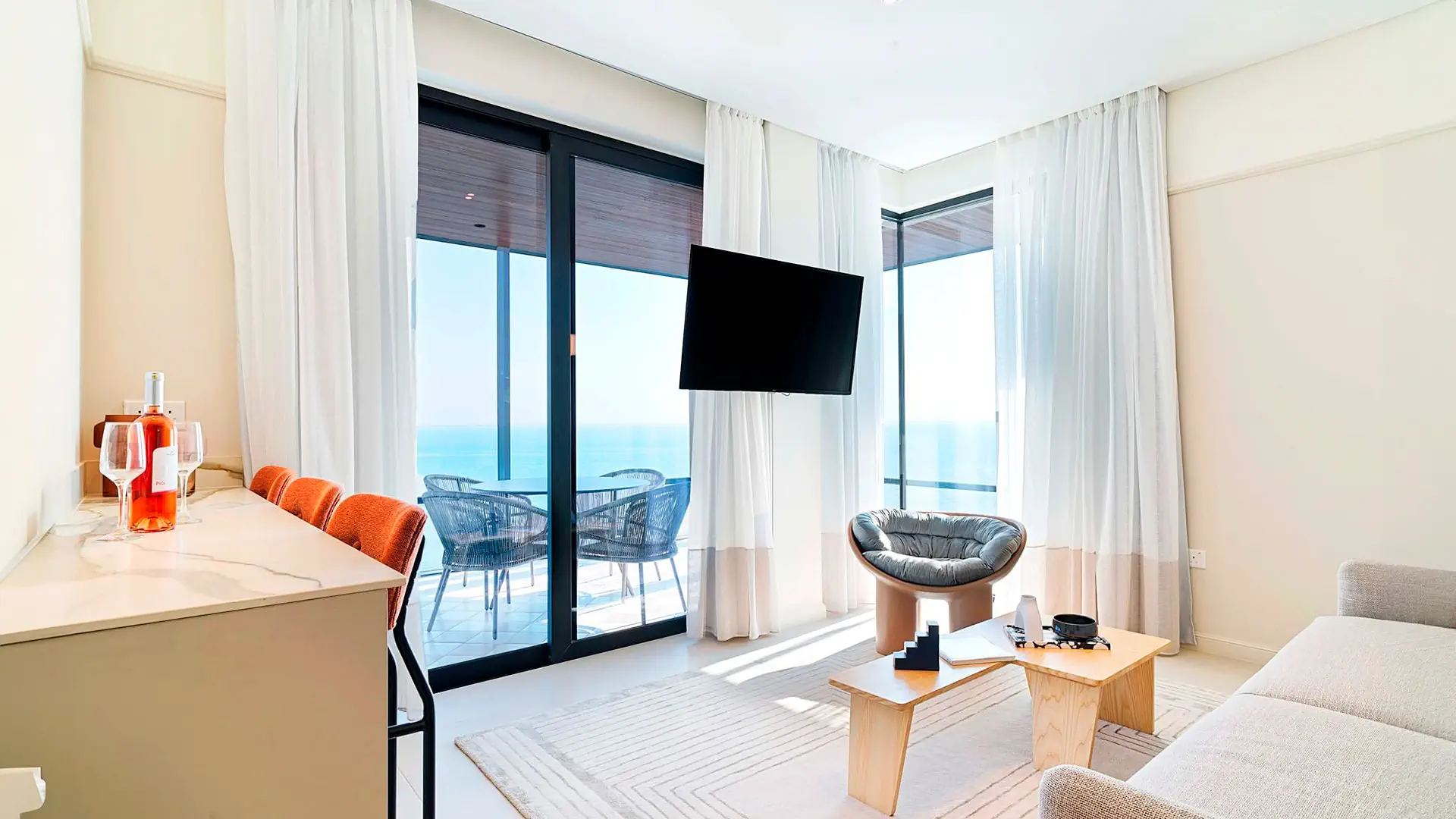 LIV Mackenzie Beach Suites - zdjęcie 12