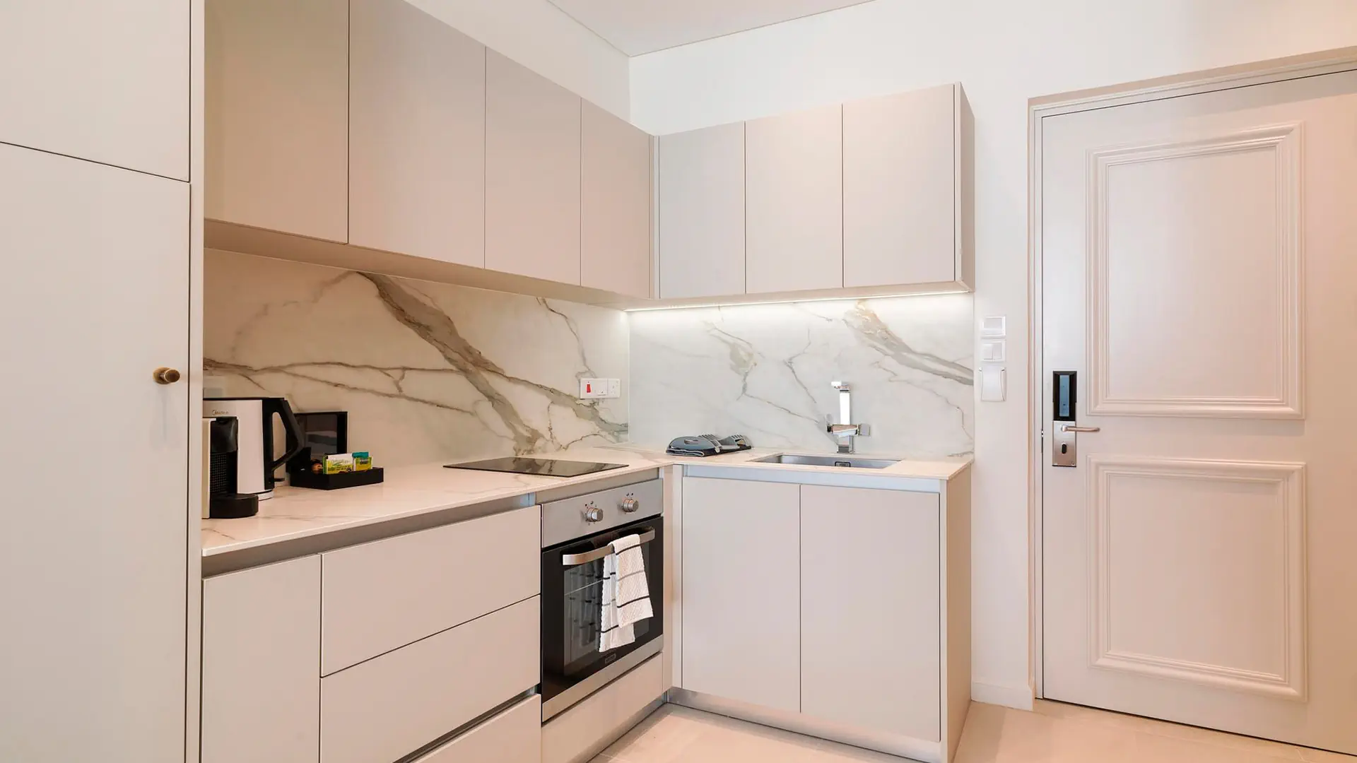 LIV Mackenzie Beach Suites - zdjęcie 8