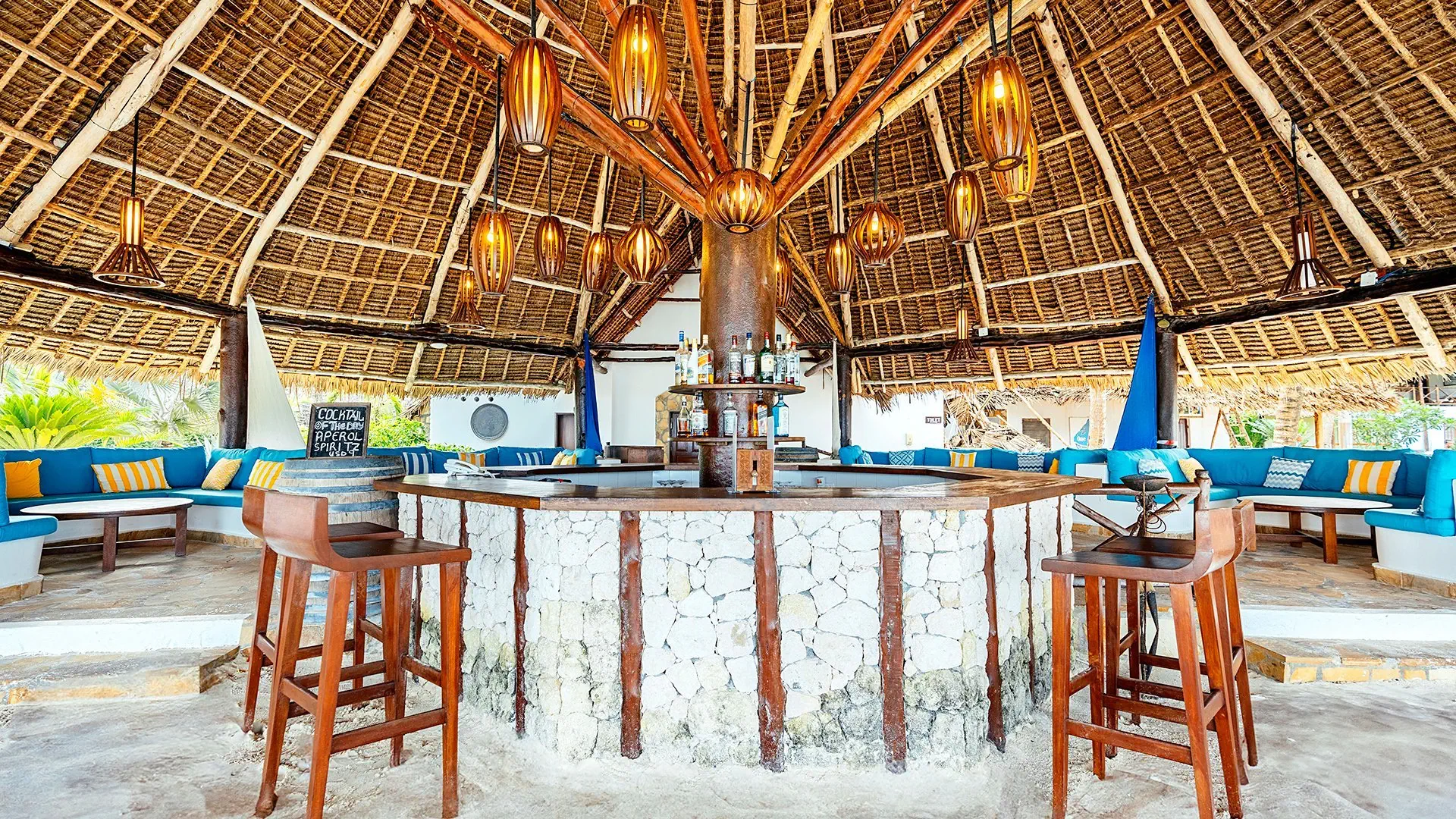 Hotel Bluebay Beach Resort & Spa