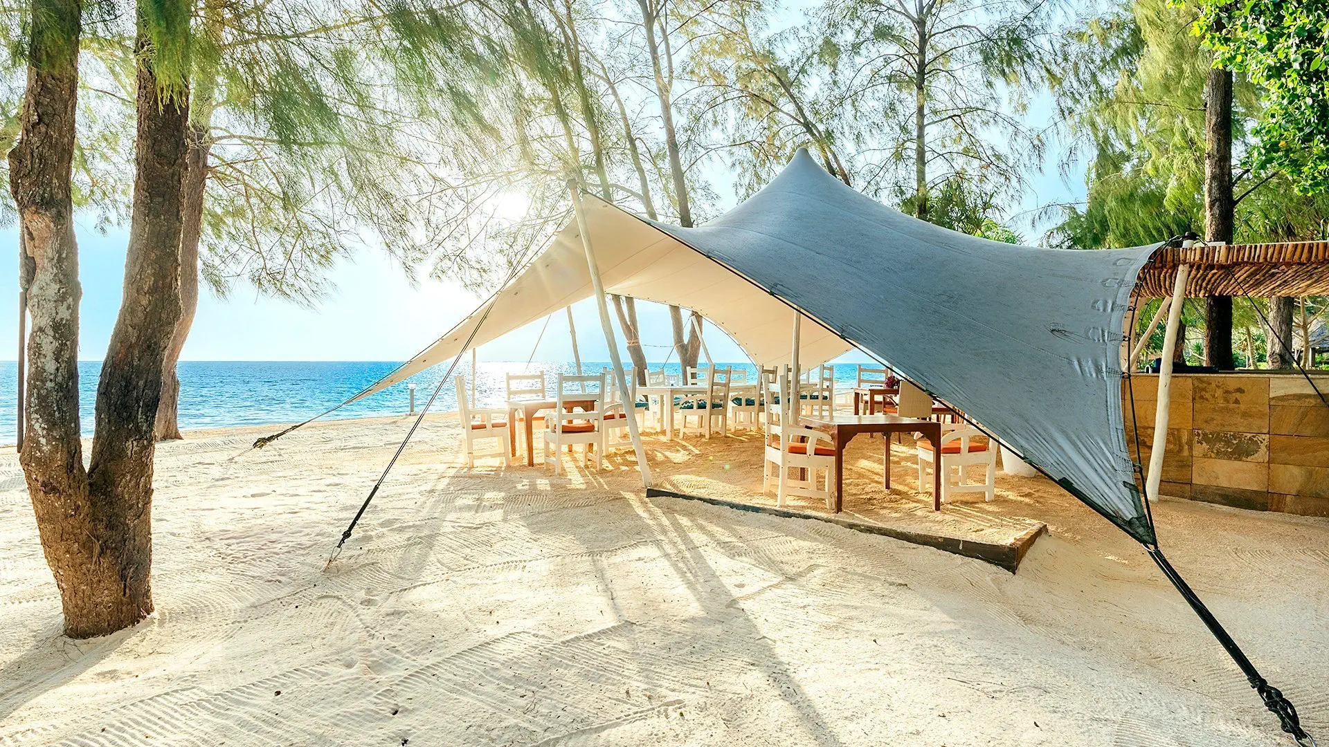 Hotel Bluebay Beach Resort & Spa
