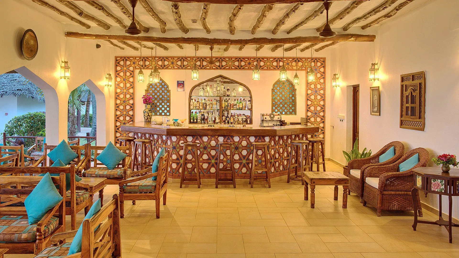 Hotel Bluebay Beach Resort & Spa