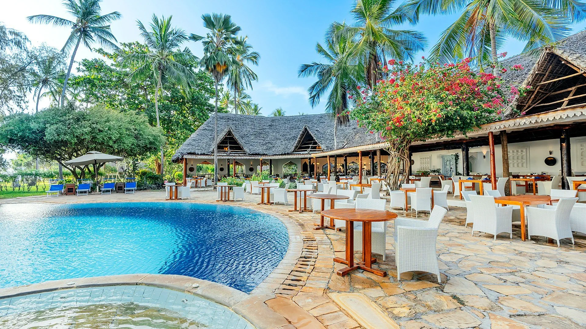 Hotel Bluebay Beach Resort & Spa