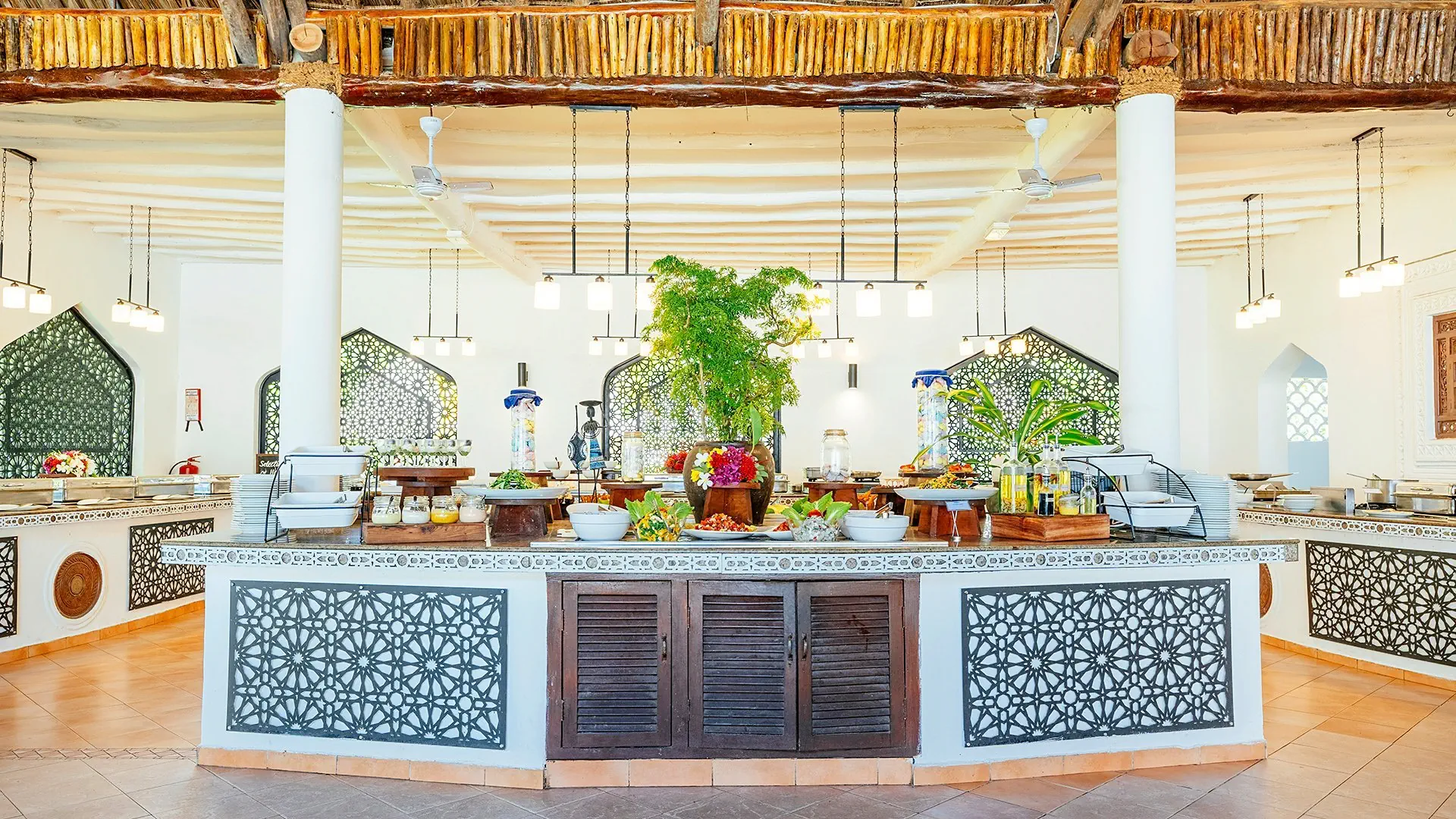 Hotel Bluebay Beach Resort & Spa