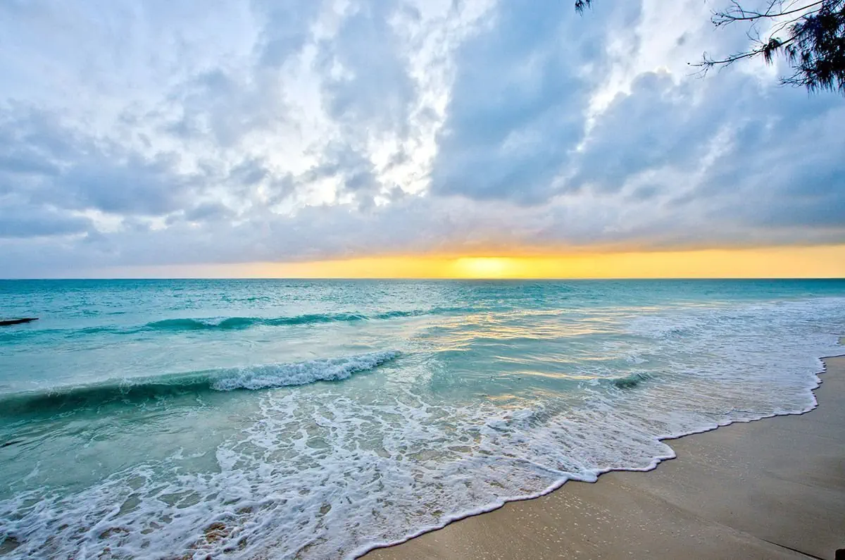 Hotel Bluebay Beach Resort & Spa