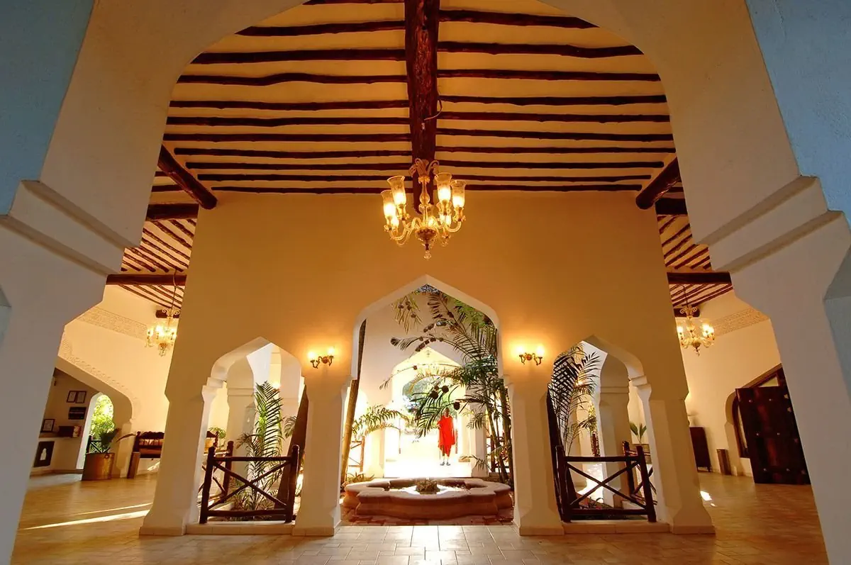 Hotel Bluebay Beach Resort & Spa