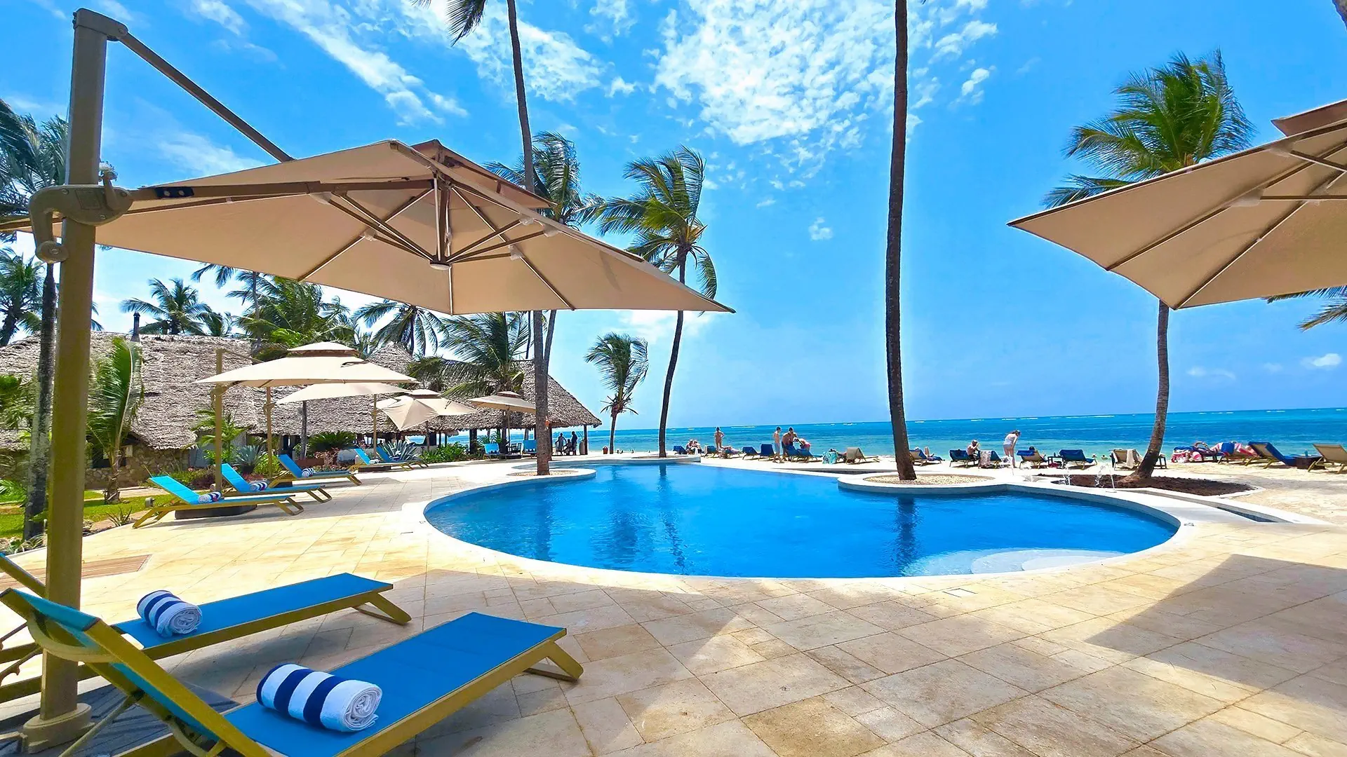 Hotel Bluebay Beach Resort & Spa