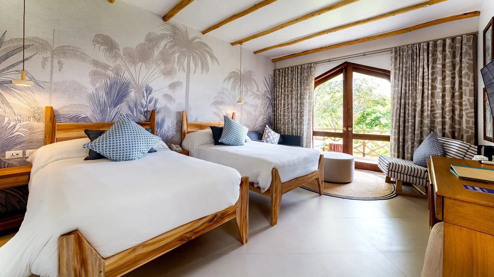 Hotel Bluebay Beach Resort & Spa