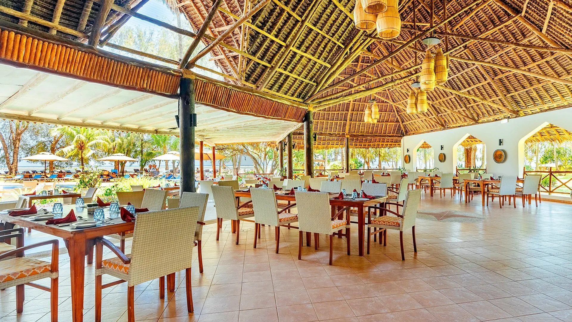 Hotel Bluebay Beach Resort & Spa