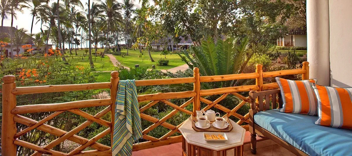 Hotel Bluebay Beach Resort & Spa