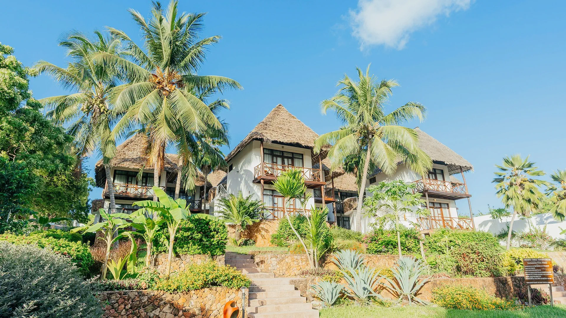 Hotel Bluebay Beach Resort & Spa