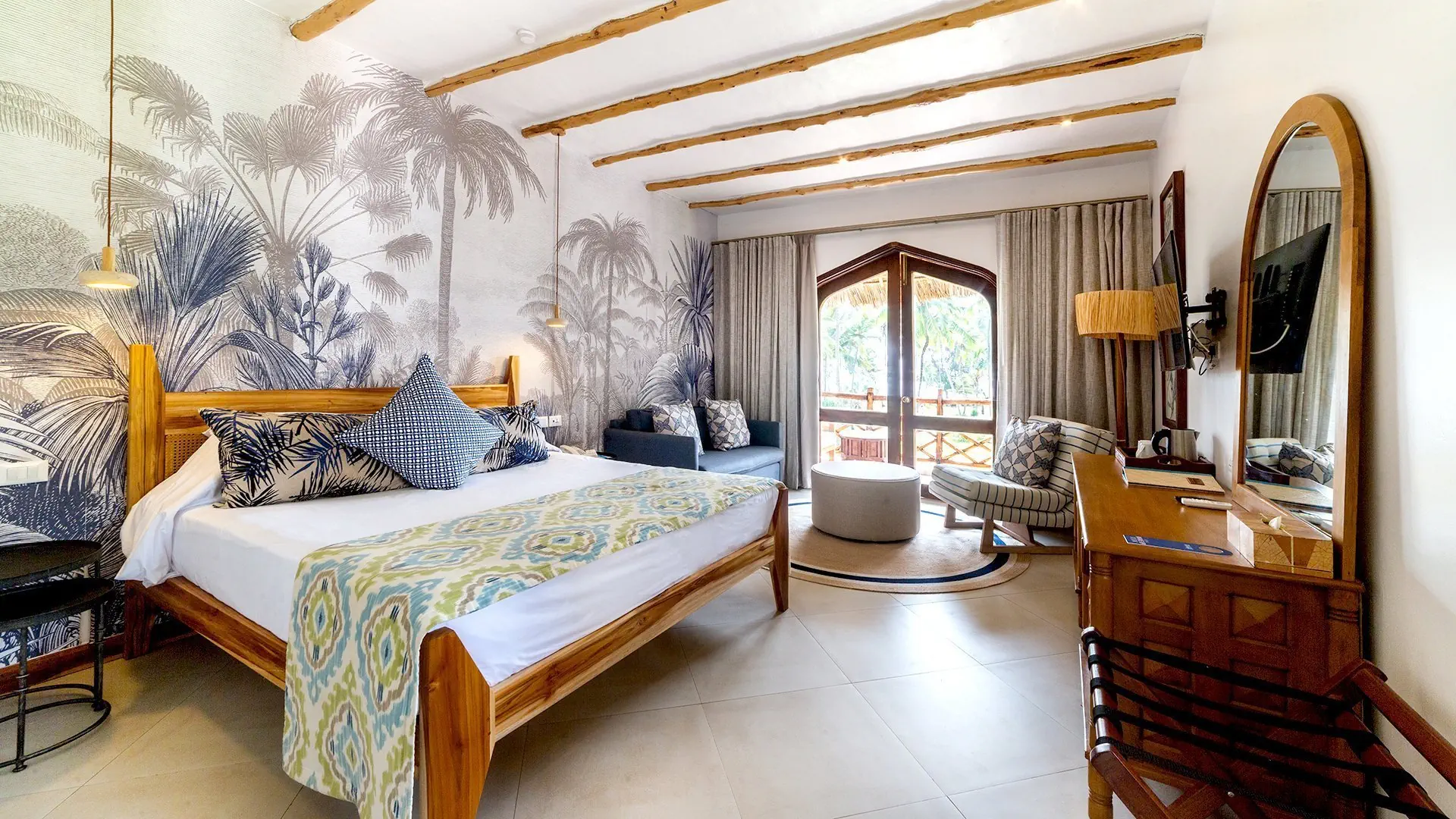 Hotel Bluebay Beach Resort & Spa