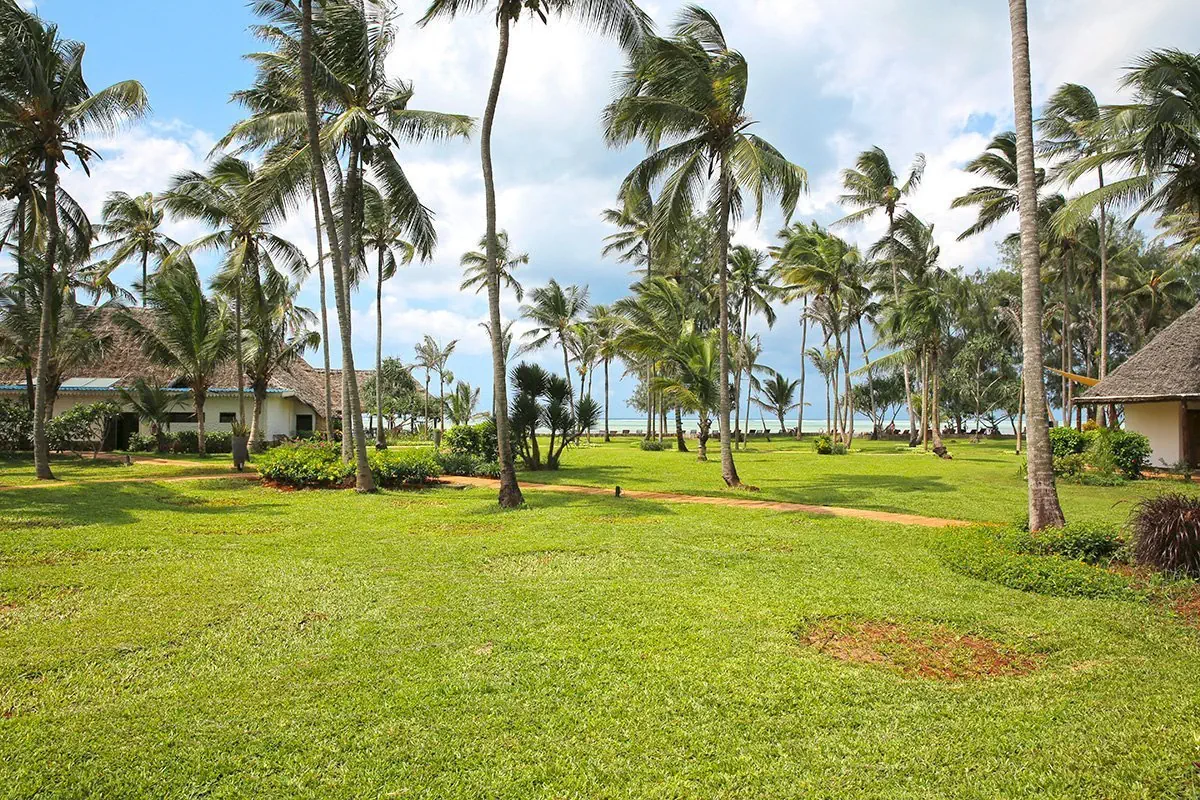 Hotel Bluebay Beach Resort & Spa