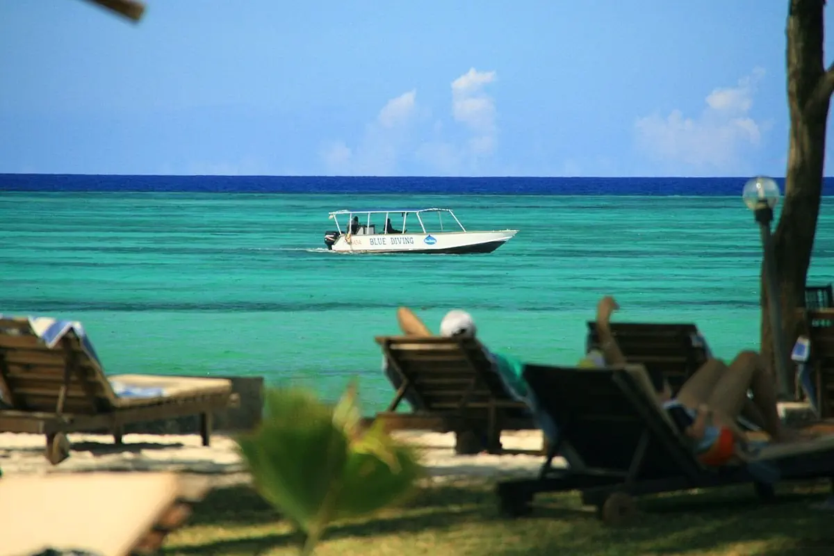 Hotel Bluebay Beach Resort & Spa