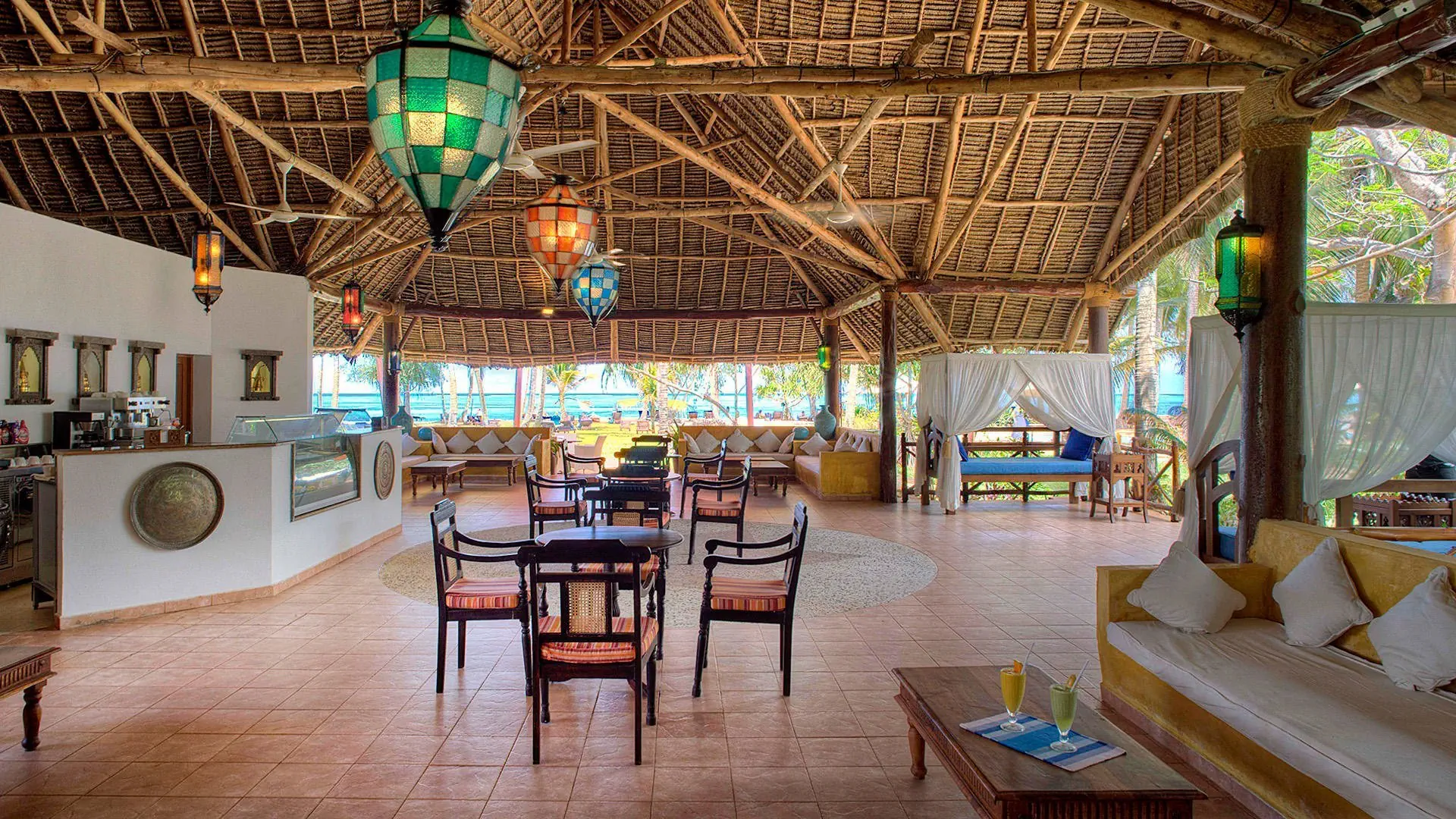 Hotel Bluebay Beach Resort & Spa
