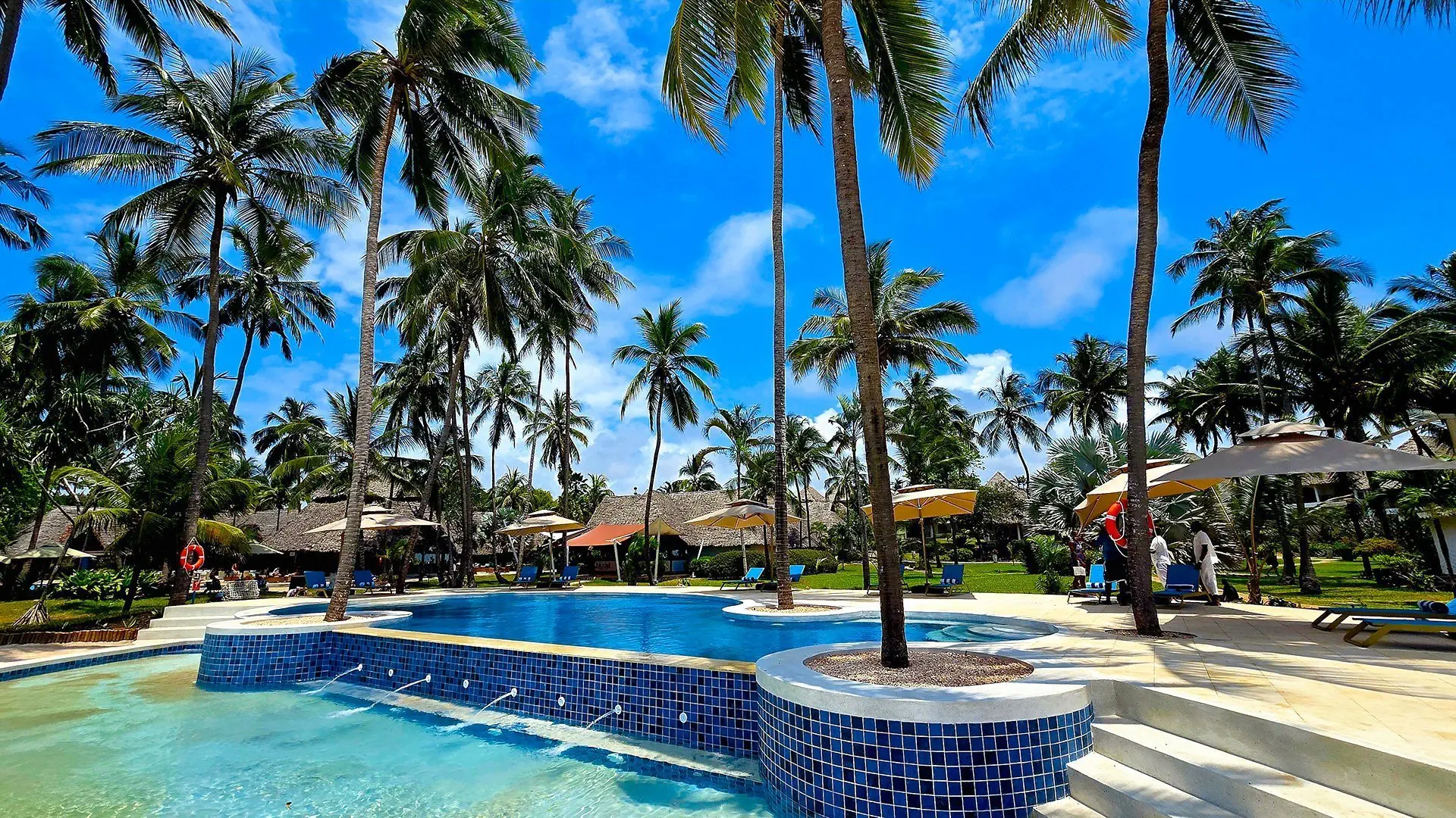 Hotel Bluebay Beach Resort & Spa