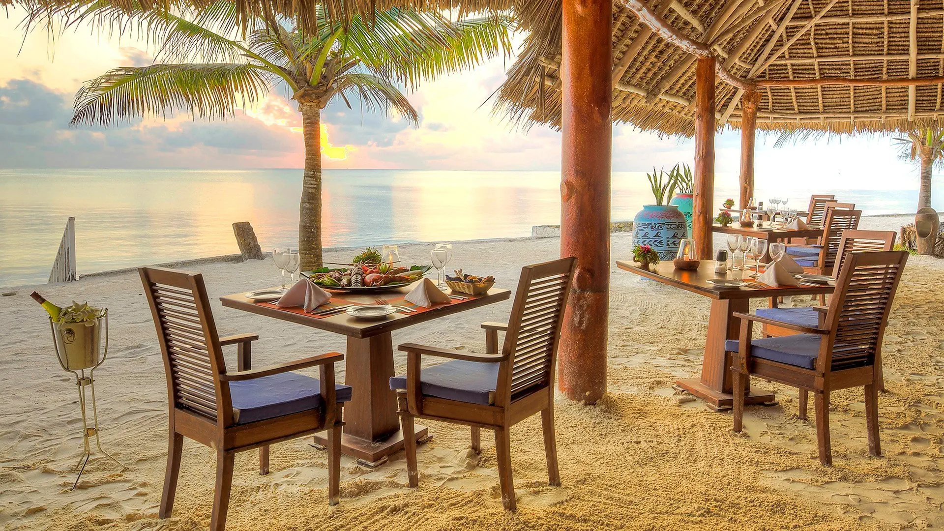 Hotel Bluebay Beach Resort & Spa