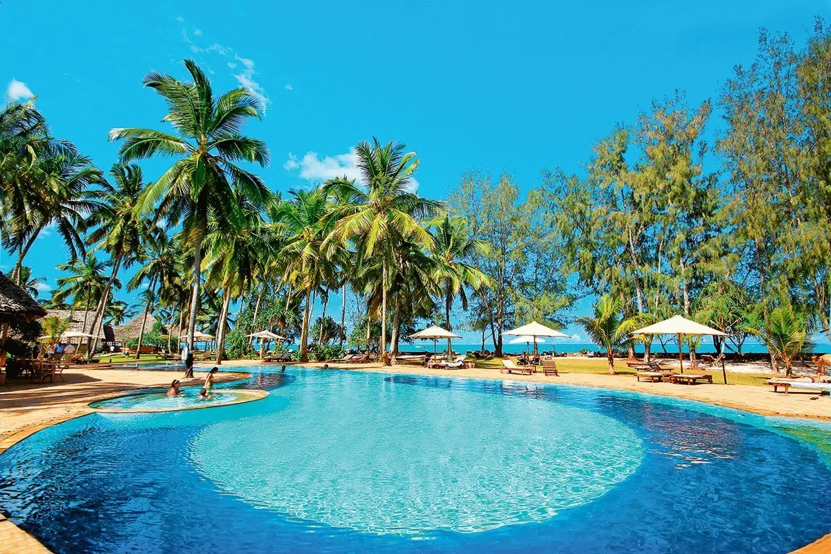 Hotel Bluebay Beach Resort & Spa