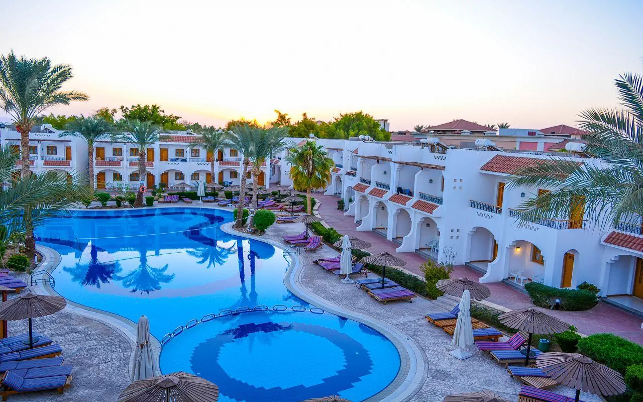 Dive Inn  Resort