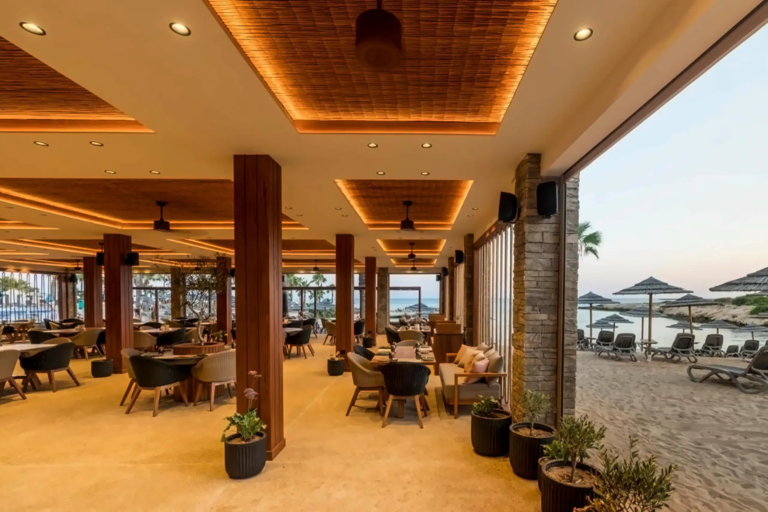 Nazwa: Adams Beach Hotel