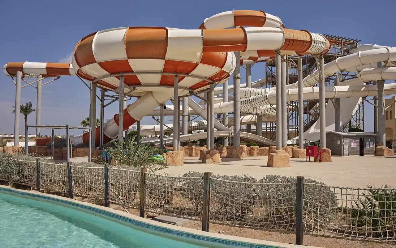 Coral Sea Water World Resort - zdjęcie 10